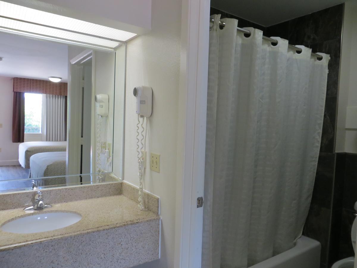 Palace Inn South Wayside Хьюстон Экстерьер фото